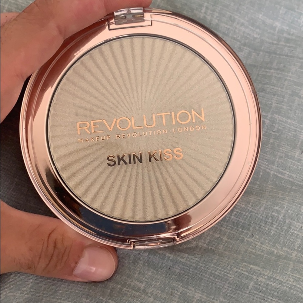 Makeup revolution highlighter